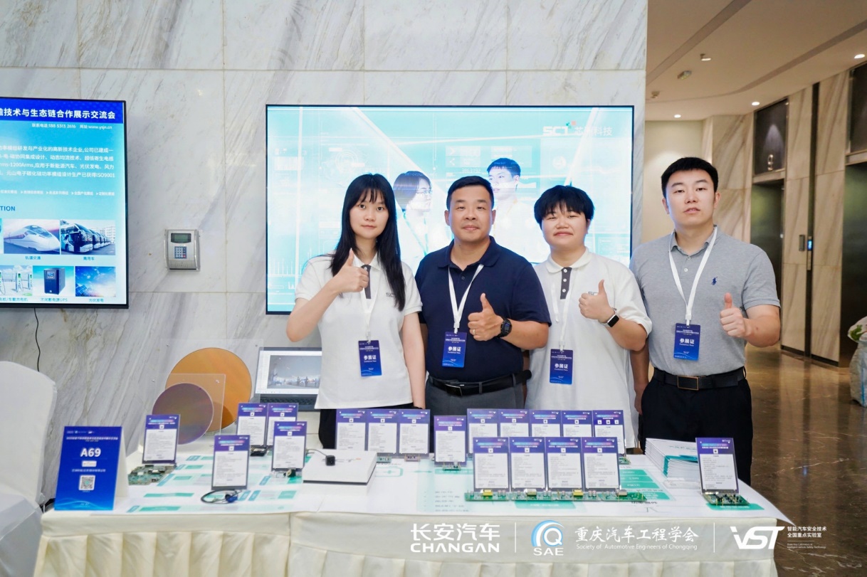 一群人站在桌子前AI 天生的内容可能不正确。