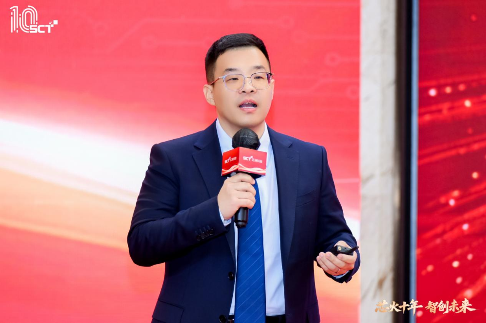 _LON2824_3330703146-opq4419783321